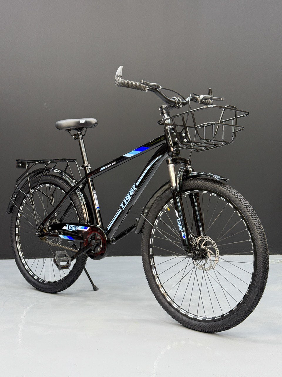 26 Inch Multi-Purpose Bicycle – Disc Brakes – Front Suspension – Front Basket & Rear Carrier – Metal Mudguards – Suitable for 150–180 cm Height Blue