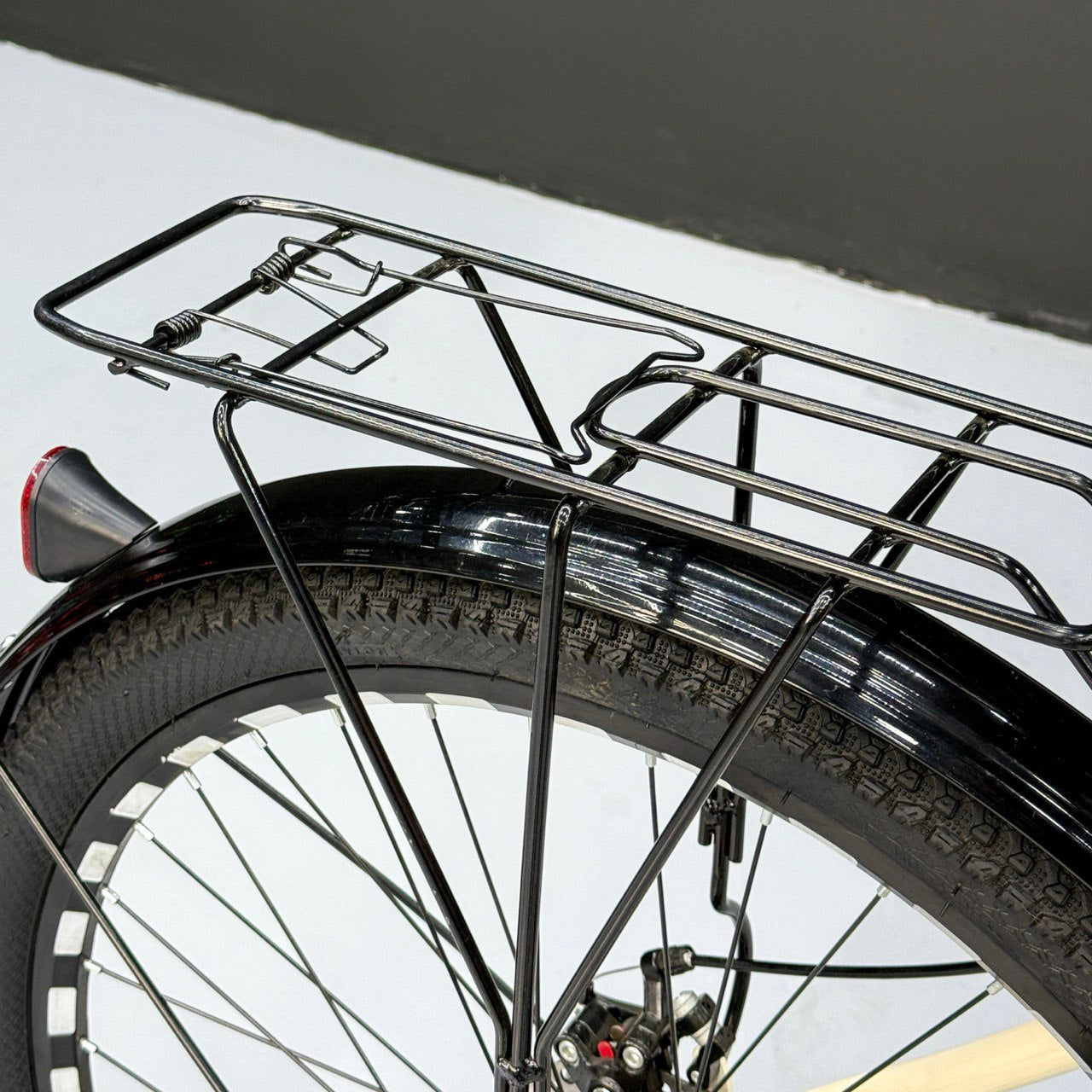 Race Rocket 26" Mountain & City Bike – 21 Speeds, Front Suspension, Disc Brakes – White & Pink (Fits 150cm to 180cm)