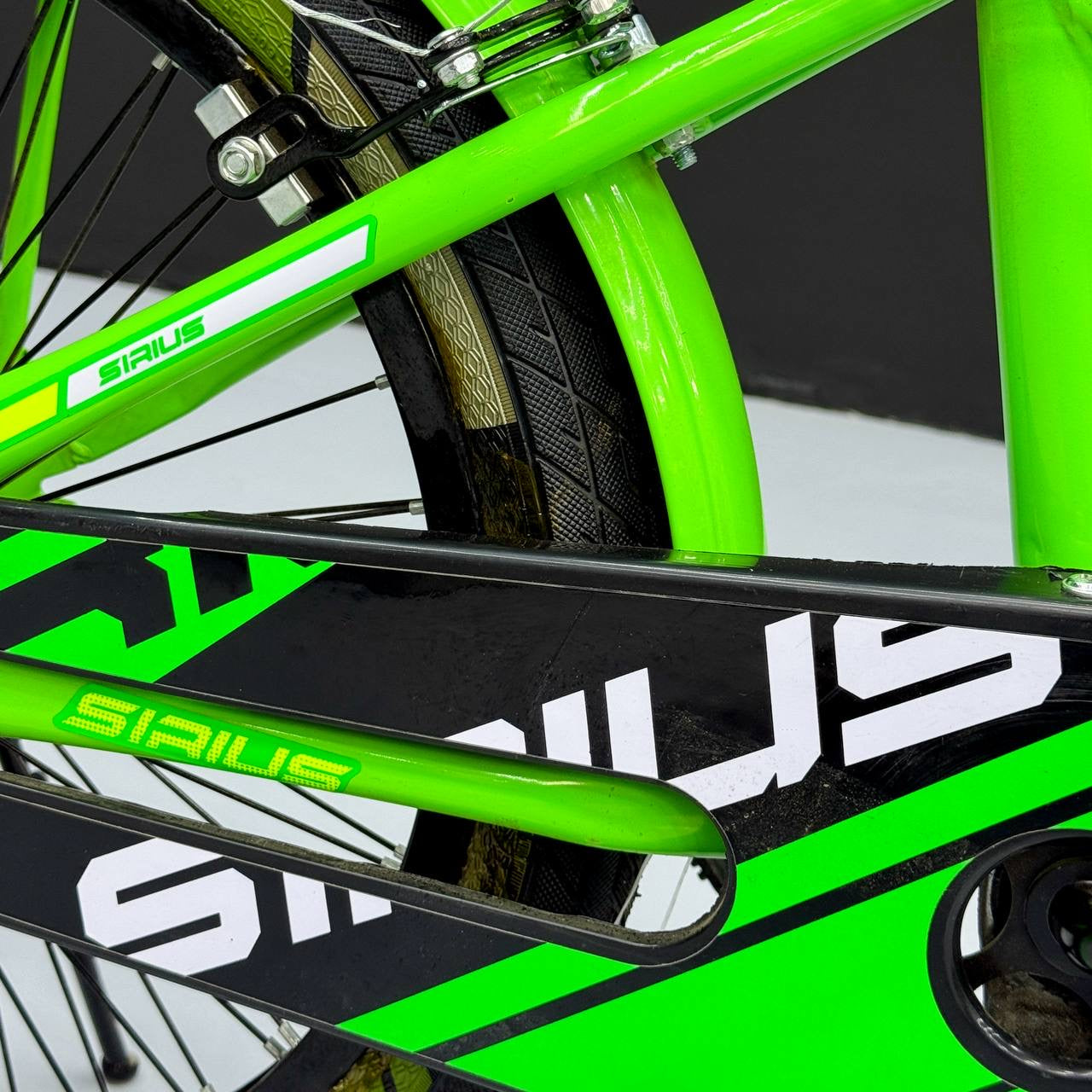 Series 20” Kids Bicycle – Heavy-Duty Frame with Front Basket & Backrest Seat – Safe & Stable Ride Green