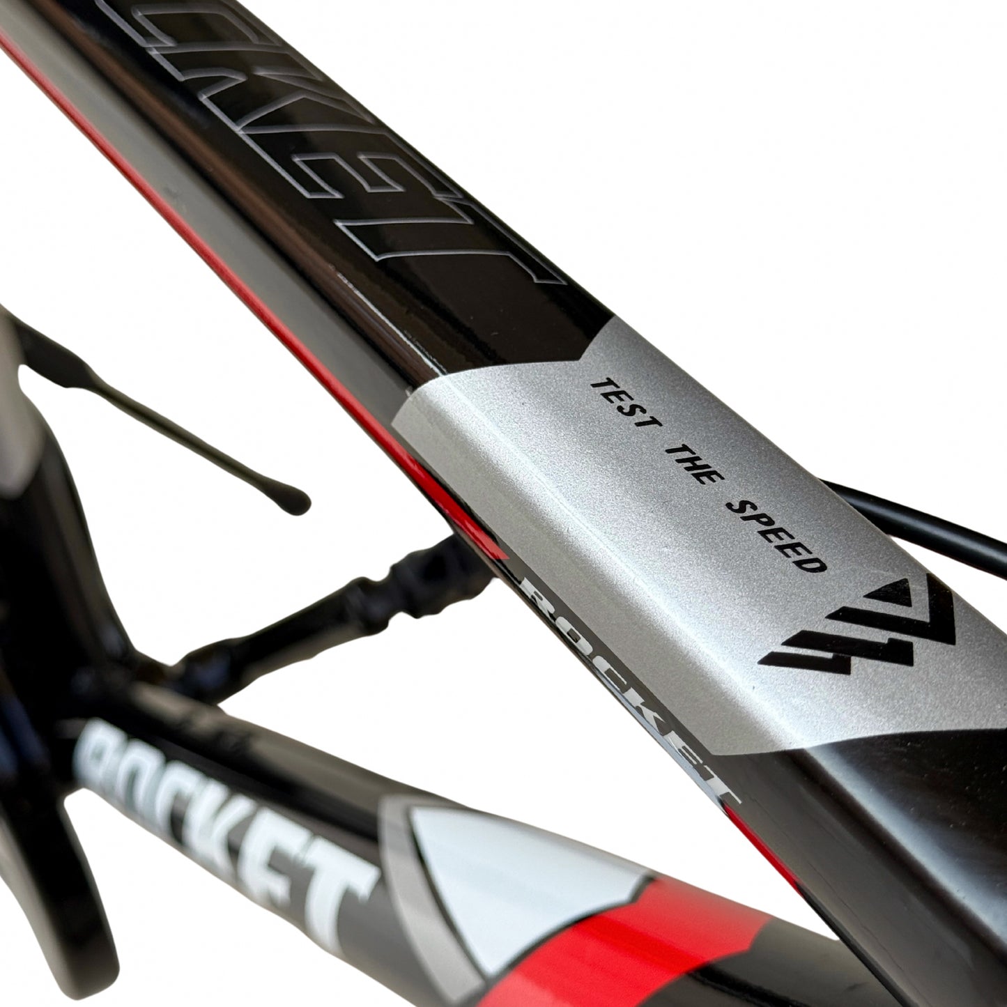 26” Single-Speed Bicycle – Front Suspension + Disc Brake – Internal Cable Frame – Front Basket & Rear Seat – Metal Mudguards red