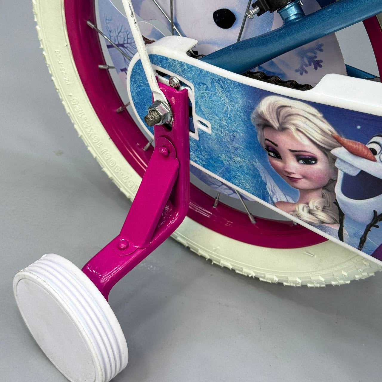 Girls’ FROZEN Bicycle, Size 16, With Training Wheels – For Ages 4 to 7 Years