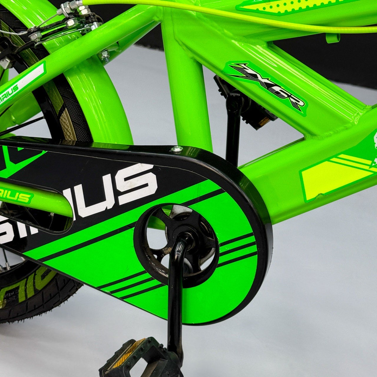 Series 16” Kids Bicycle – Heavy-Duty Frame with Front Basket & Backrest Seat – Safe & Stable Ride Green