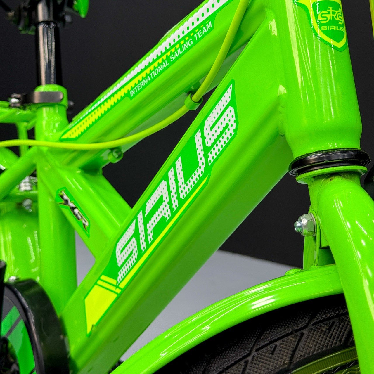 Series 16” Kids Bicycle – Heavy-Duty Frame with Front Basket & Backrest Seat – Safe & Stable Ride Green