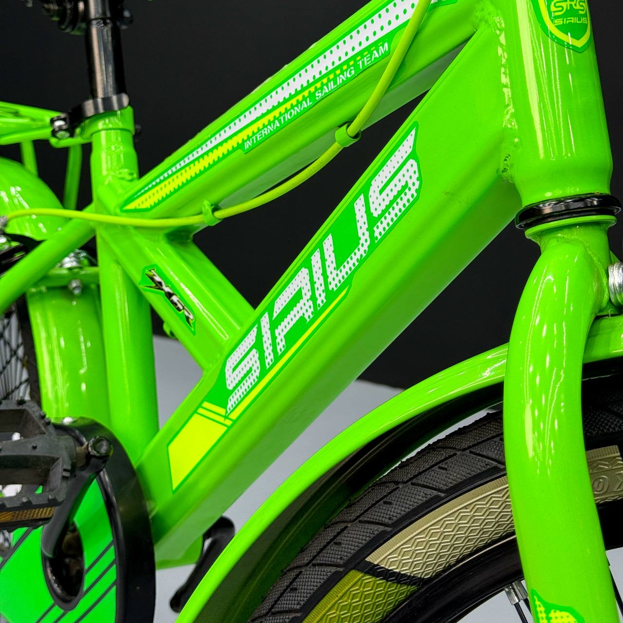 Series 20” Kids Bicycle – Heavy-Duty Frame with Front Basket & Backrest Seat – Safe & Stable Ride Green