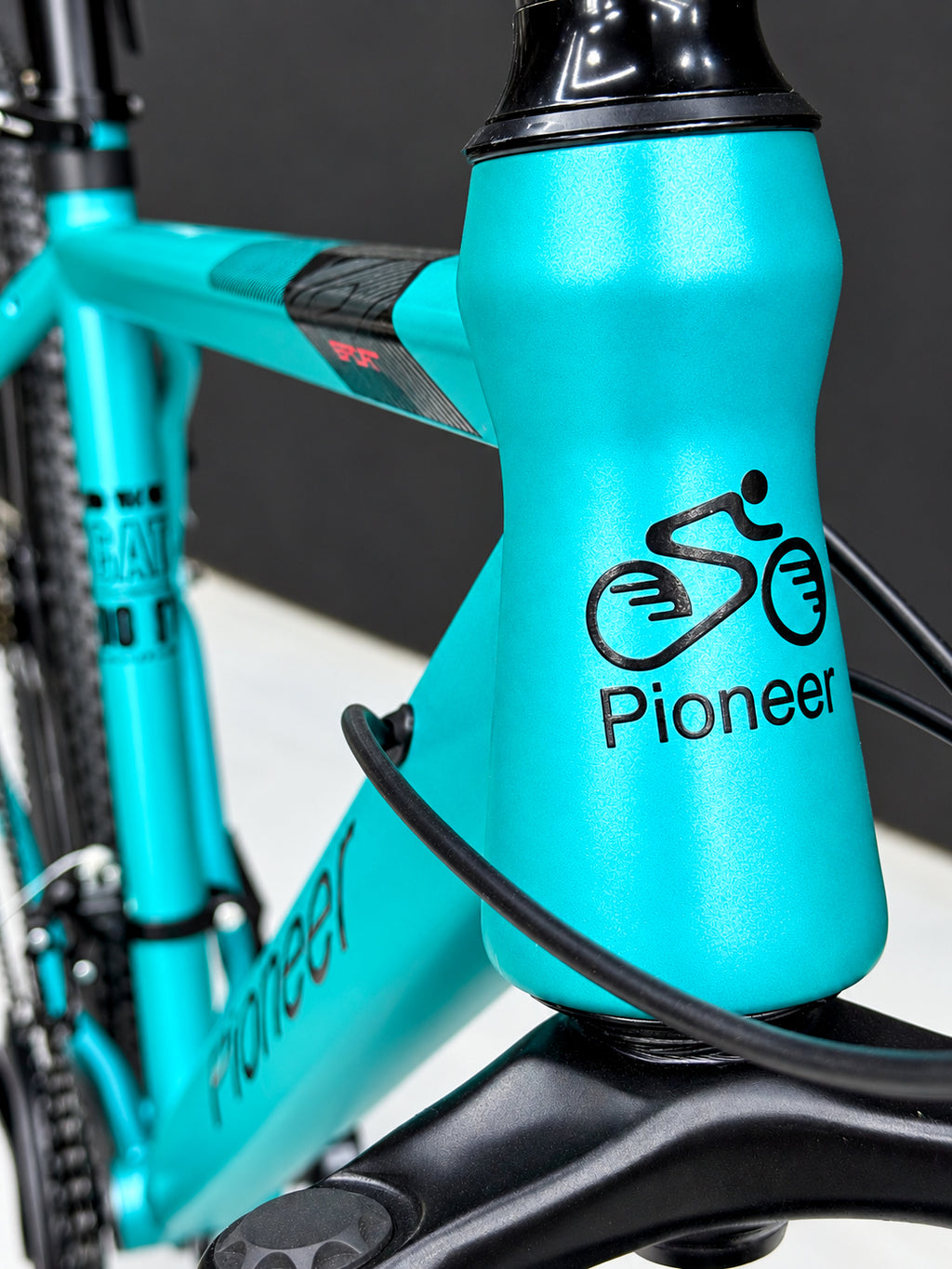 Pioneer 29 Mountain Bike – 21-Speed Steel Frame, Front Suspension & Disc Brakes