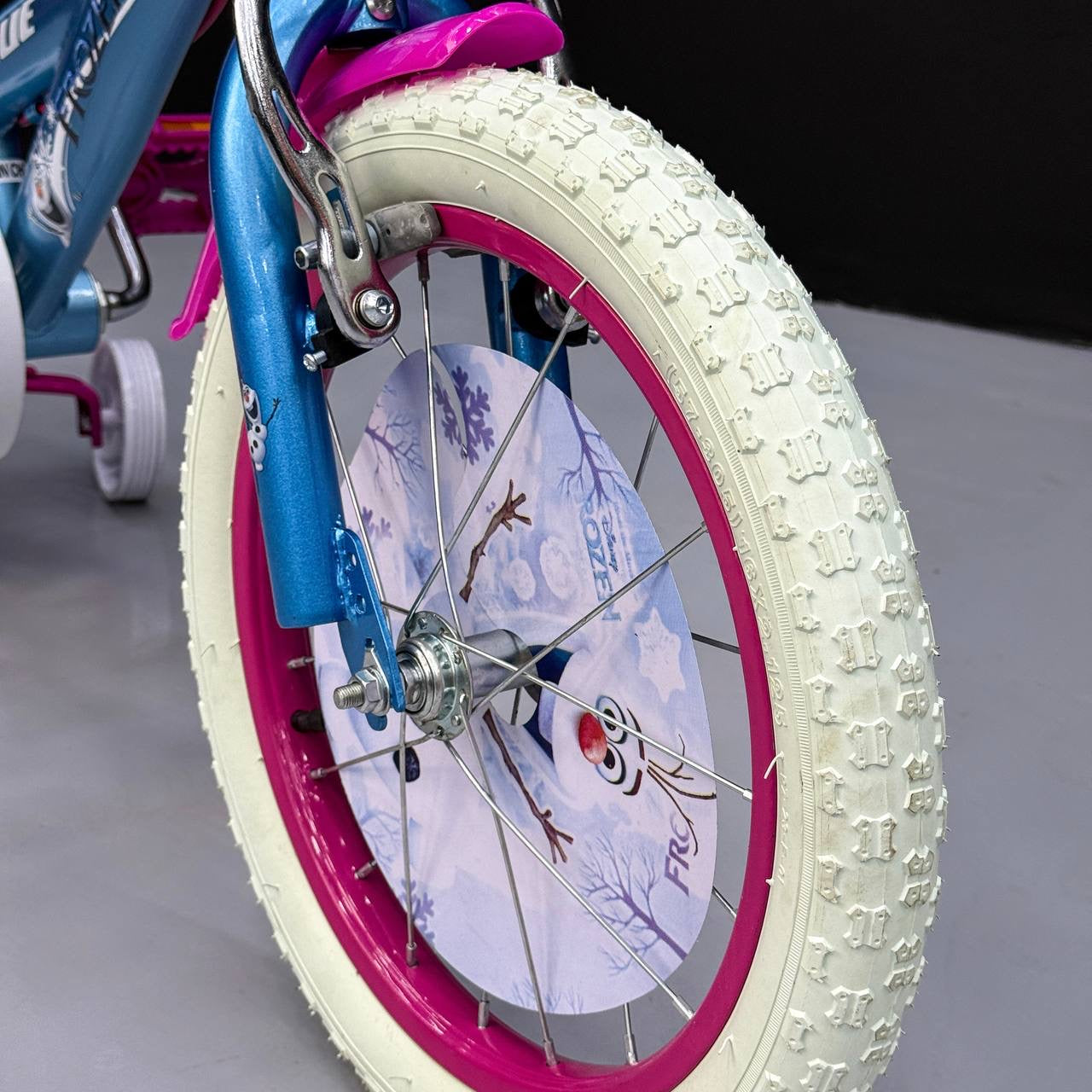 Girls’ FROZEN Bicycle, Size 16, With Training Wheels – For Ages 4 to 7 Years