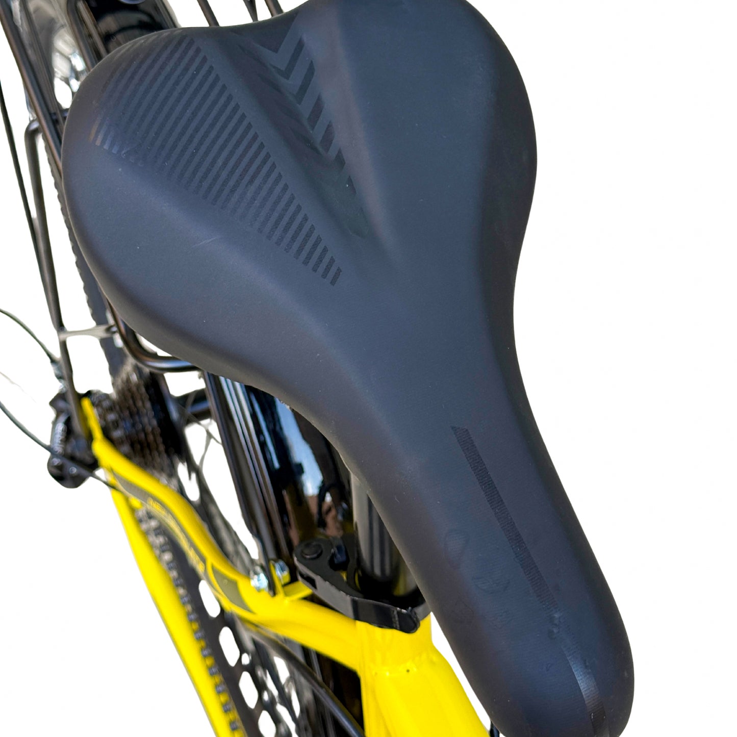 26 Inch Bicycle – 21 Speed, Front Suspension, Disc Brakes, Front Basket & Rear Seat, Quick Release Seat