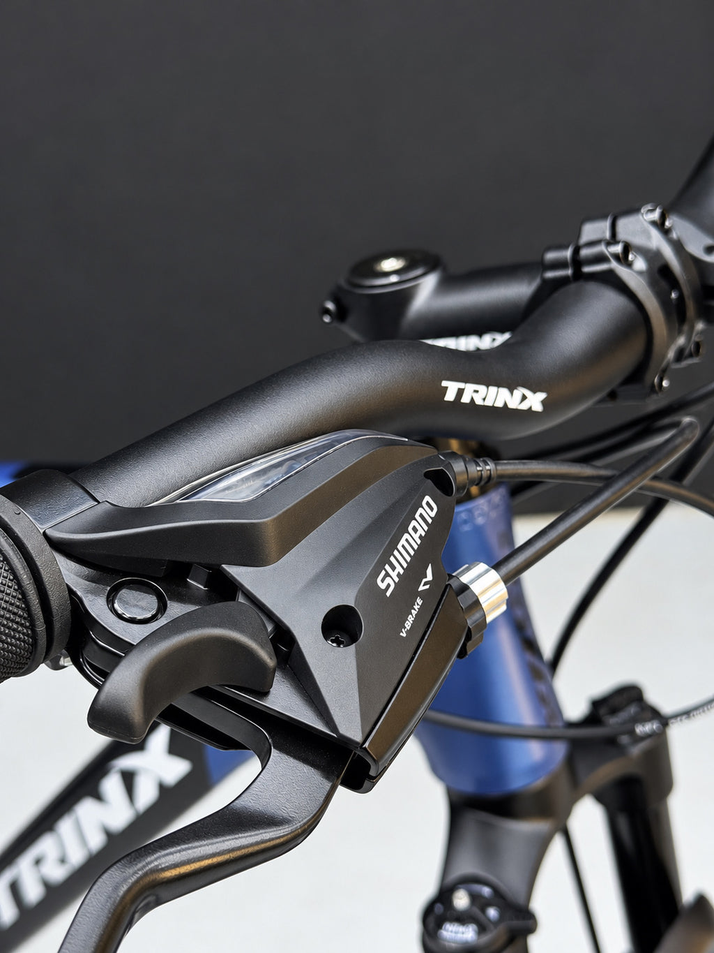 دراجة جبلية TRINX X2 PRO مقاس 29 بوصة، إطار رياضي أزرق، شوكة أمامية ممتصة للصدمات، مكابح قرصية، إطارات ذات نتوءات لتضاريس متنوعة
