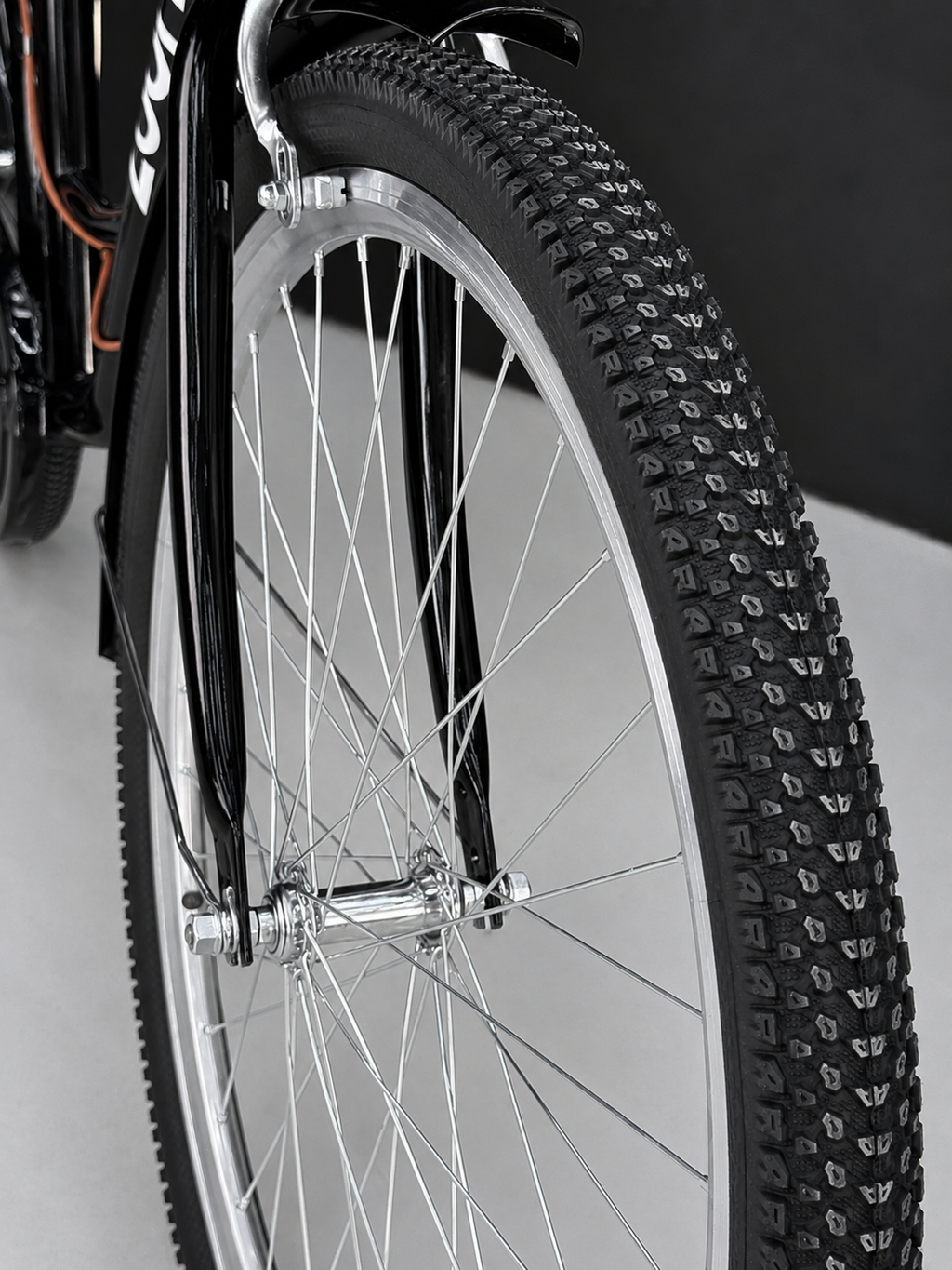 26” Step-Through City Bike – Comfortable Low-Step Frame with Front Basket & Padded Rear Seat – Suitable for Heights 150–180 cm