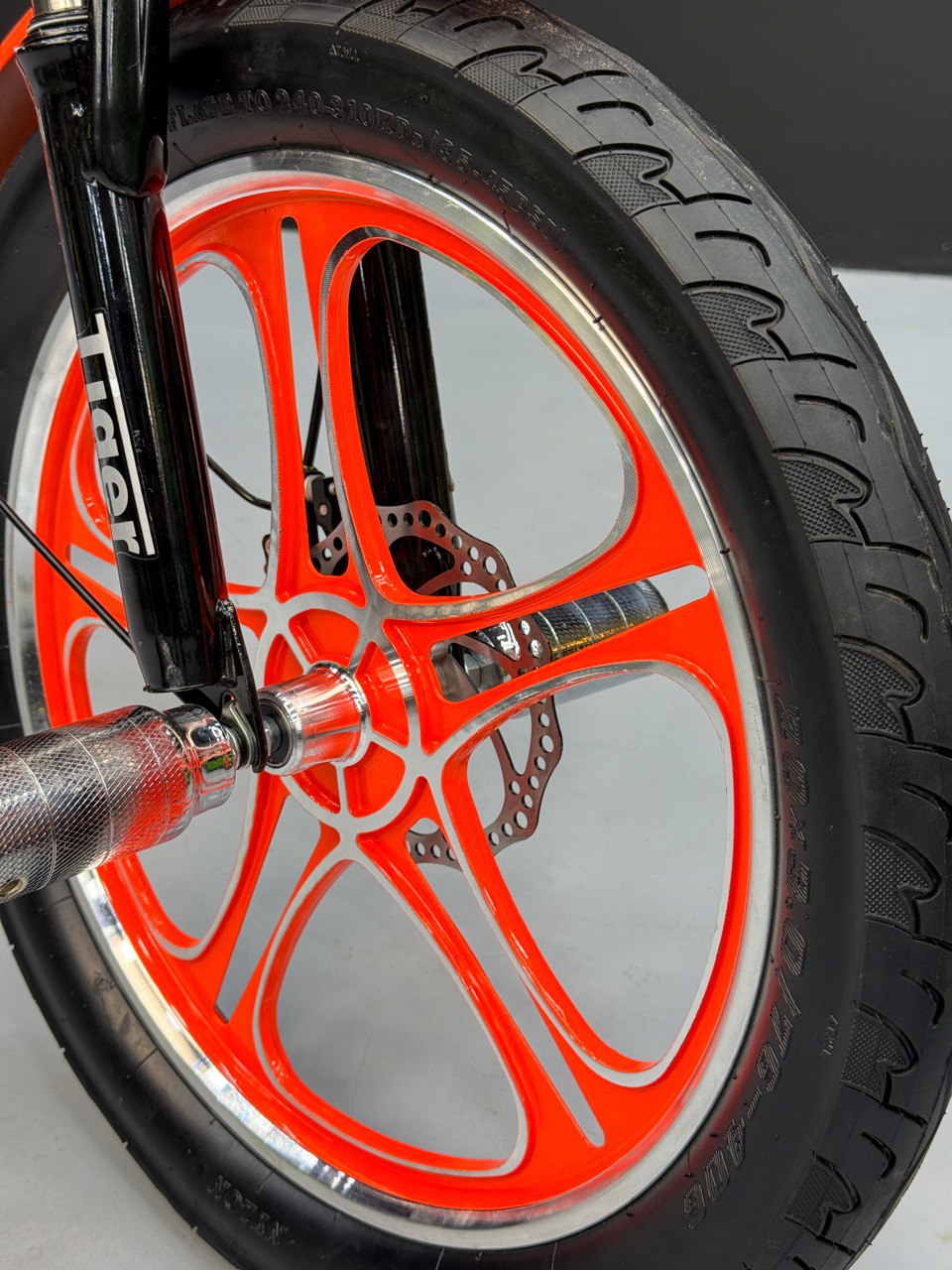 BMX Bike 20” – Strong Frame – Sport Rims – Front Basket – Rear Seat – Wide Tires Orange