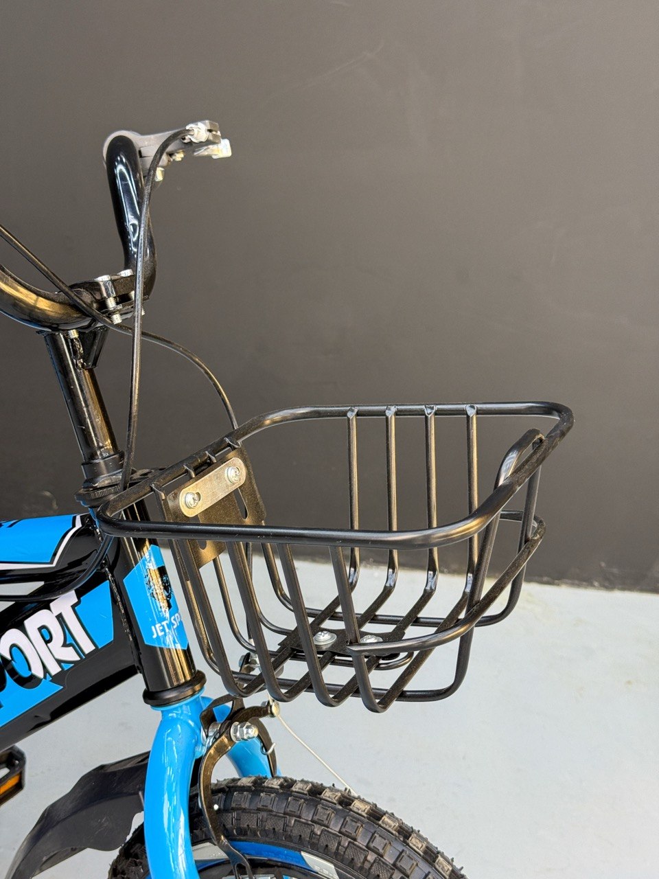 Kids' bike, sizes 12 - 16 - 20, suitable for ages 2 to 10 years, durable high-quality frame, front basket, bell, quick-release padded seat, front and rear mudguards