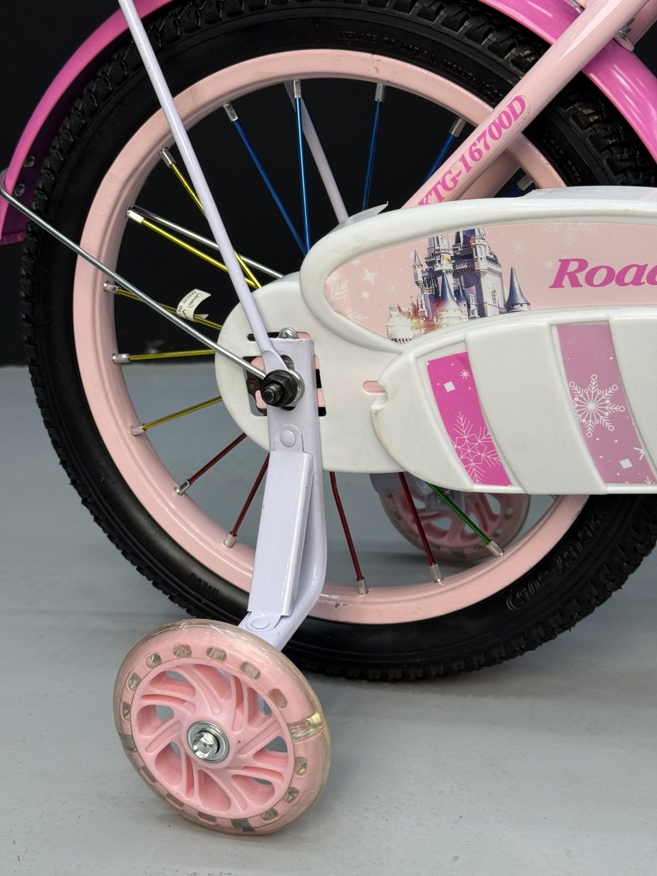 16-Inch Girls’ Bicycle for Ages 4–7, High-Quality Kids Bike with Front Basket, Rear Seat, Light-Up Training Wheels, Comfortable Quick-Release Seat & Durable Tires