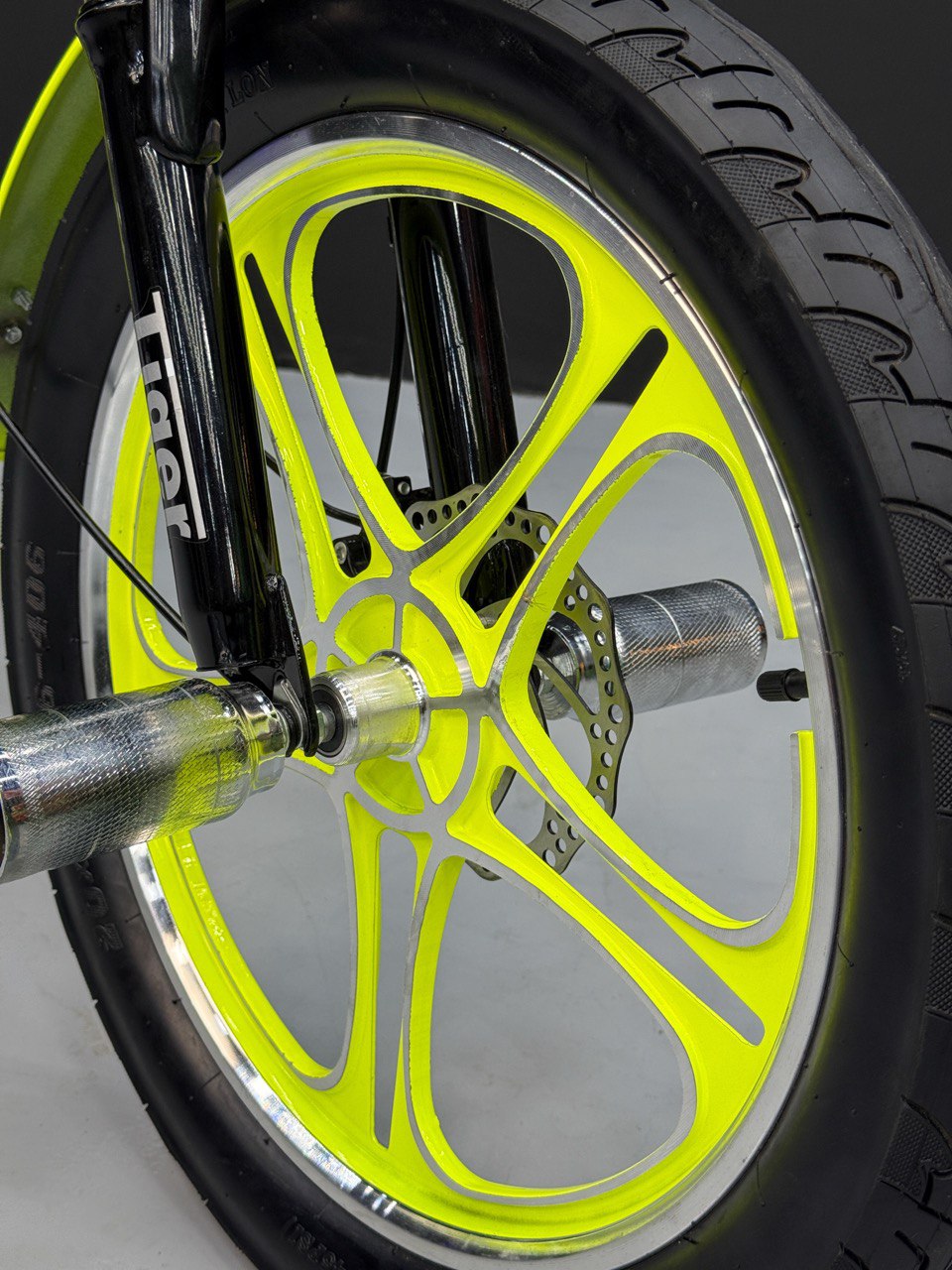 BMX Bike 20” – Strong Frame – Sport Rims – Front Basket – Rear Seat – Wide Tires Lime Green