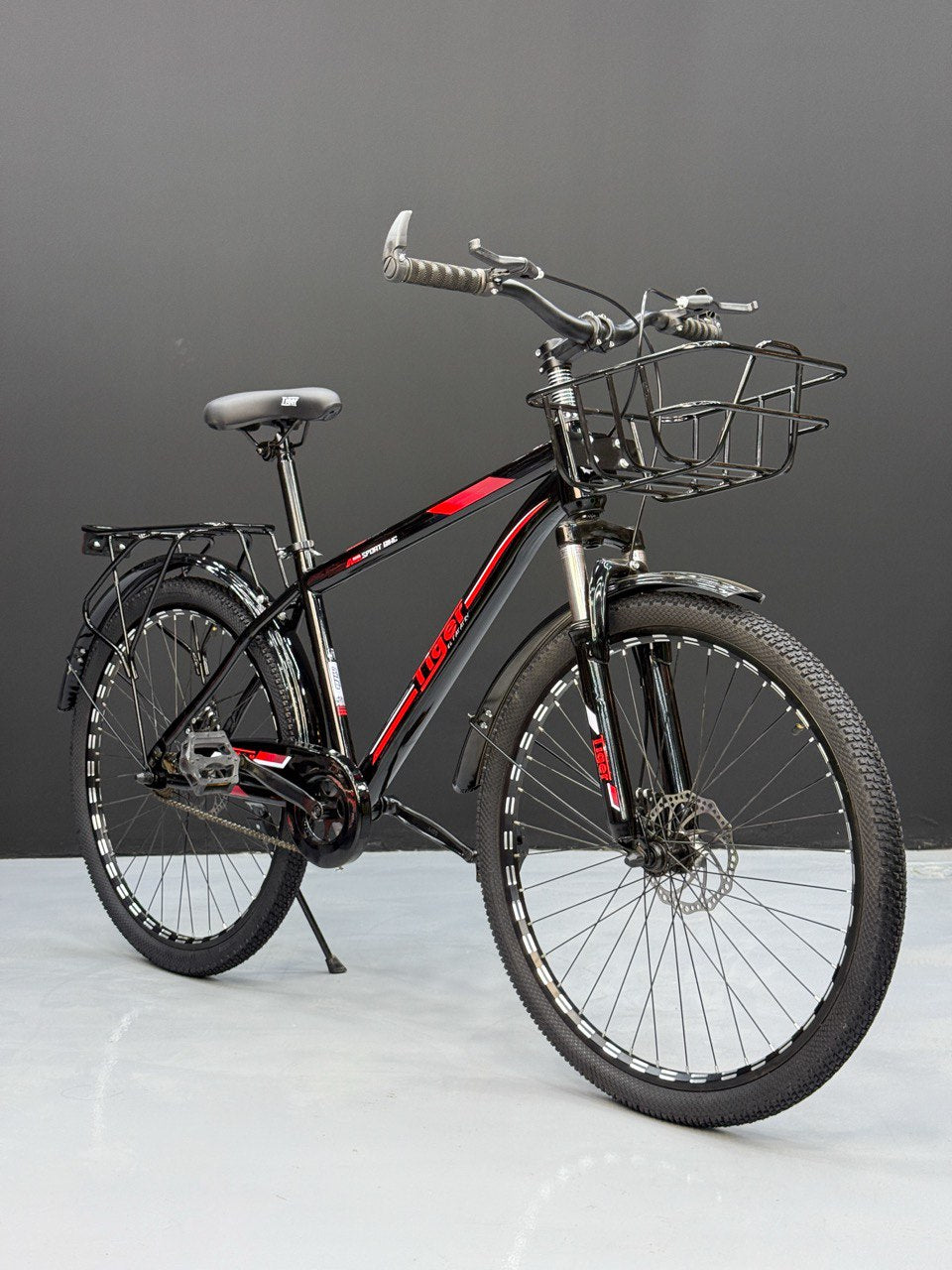 26 Inch Multi-Purpose Bicycle – Disc Brakes – Front Suspension – Front Basket & Rear Carrier – Metal Mudguards – Suitable for 150–180 cm Height Red