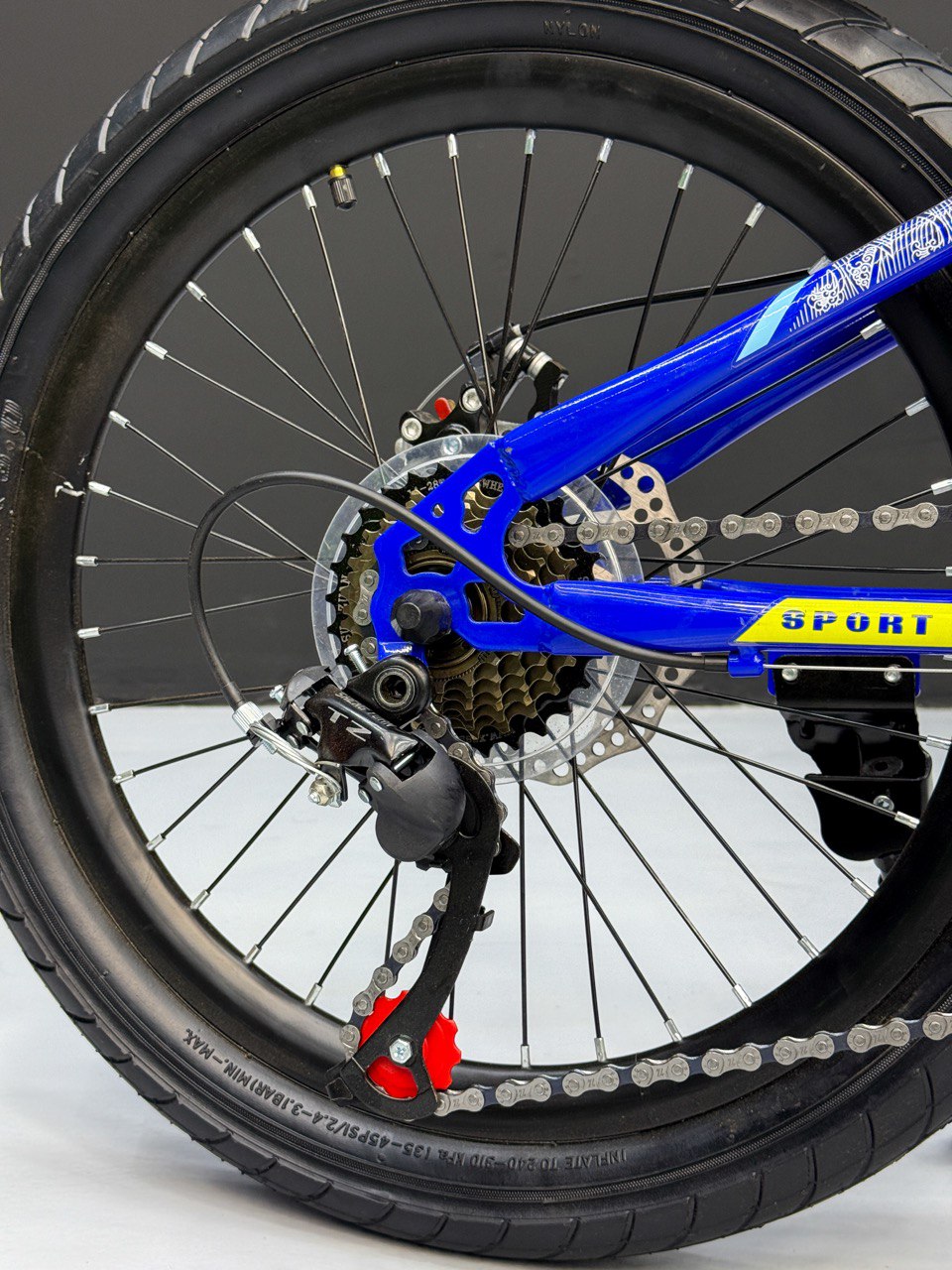 Kids Mountain Bike 20 Inch – 21 Speed – Disc Brakes – Front Suspension – 3.00 Wide Tires – Suitable for Ages 6-12 Blue