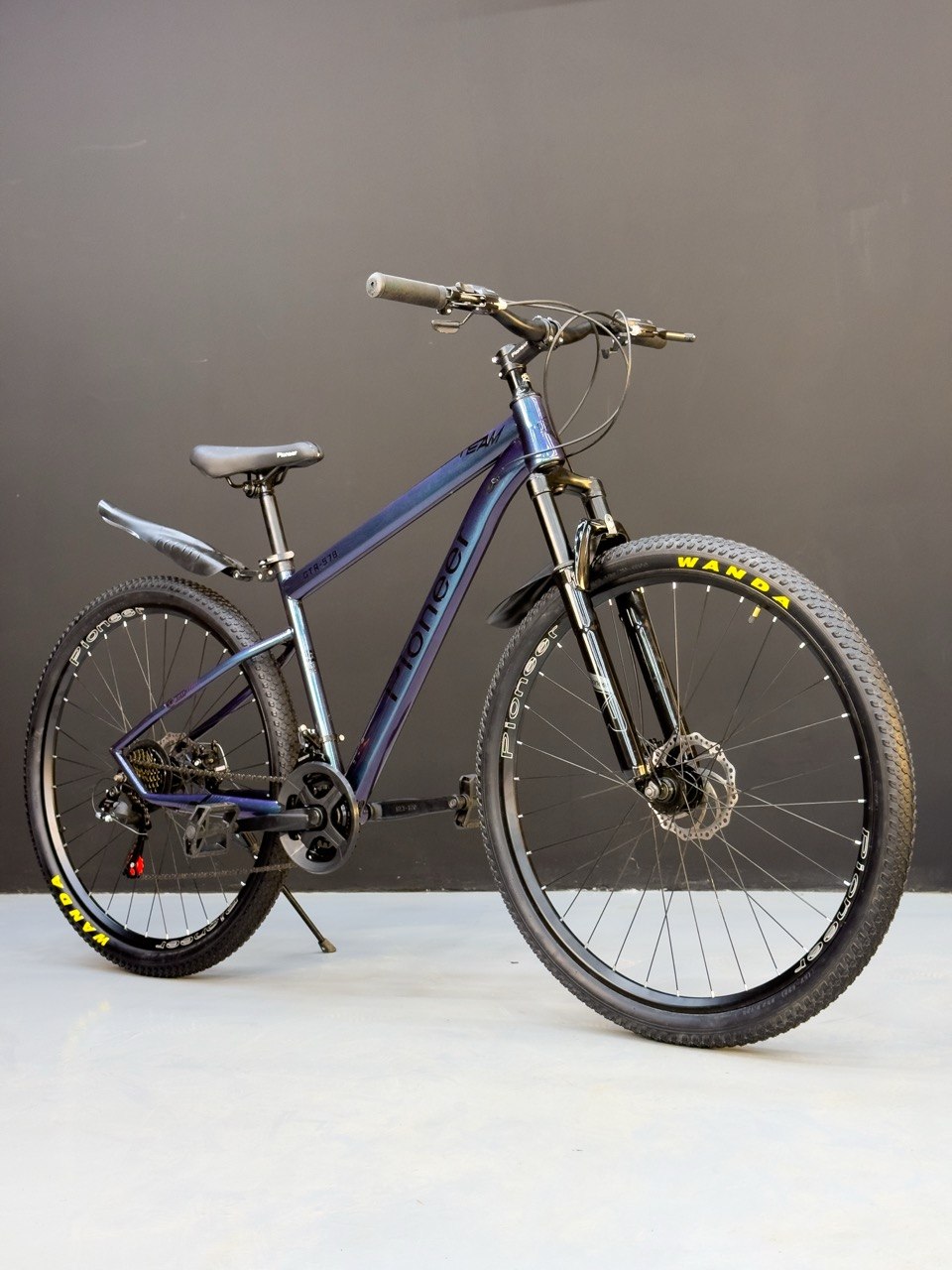 Pioneer 29-inch Bicycle - 21 Speeds - Disc Brakes - Front Suspension - Durable Frame - Internal Cable Routing
