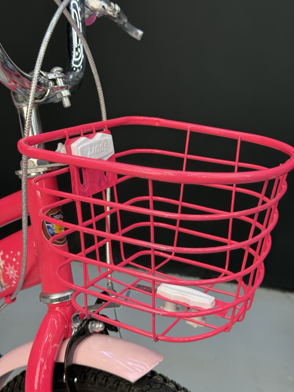 16-Inch Girls’ Bicycle for Ages 4–7, High-Quality Kids Bike with Front Basket, Rear Seat, Light-Up Training Wheels, Comfortable Quick-Release Seat & Durable Tires