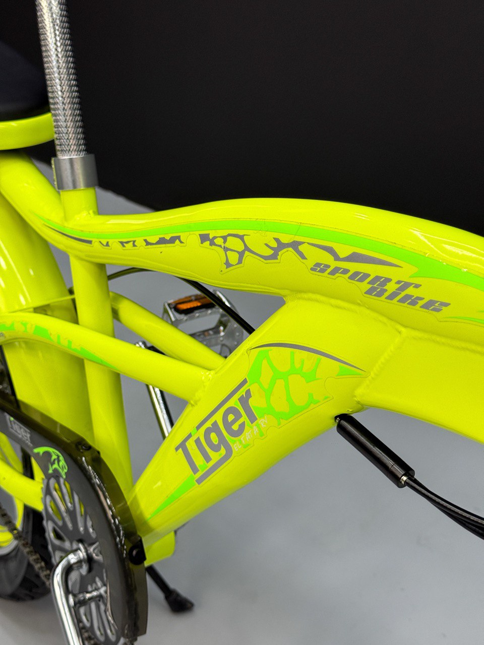 BMX Bike 20” – Strong Frame – Sport Rims – Front Basket – Rear Seat – Wide Tires Lime Green