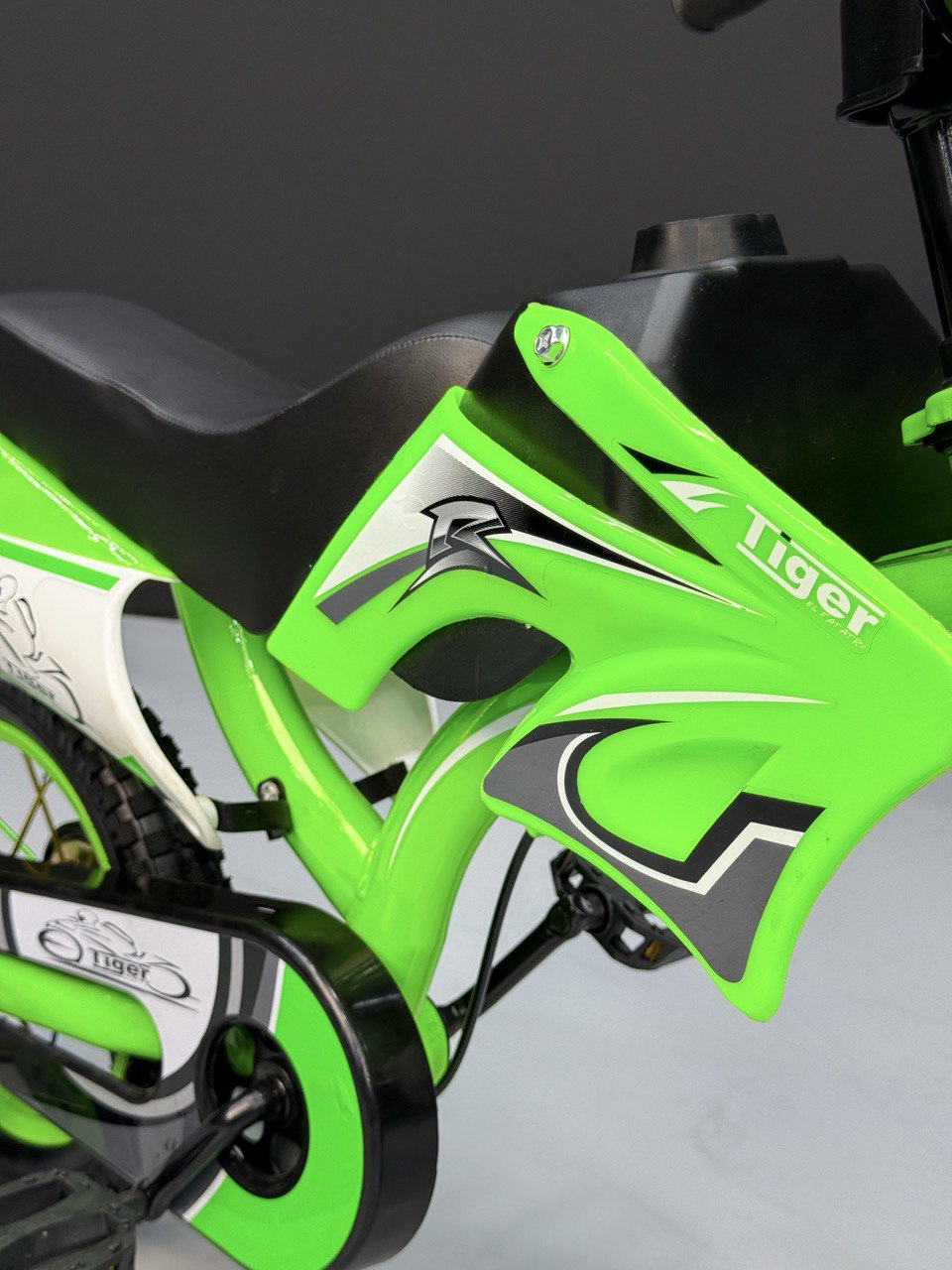 12-Inch Sporty Motorcycle-Style Bicycle for Ages 2-4 Years Green