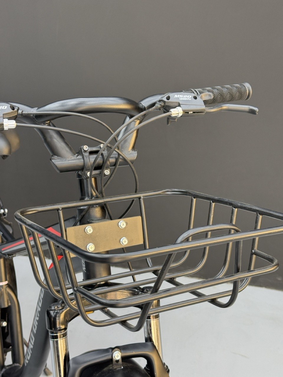 Dragon Tank Bicycle - 26 inch - 21 speed - 4.00 wide tires - disc brakes and front suspension