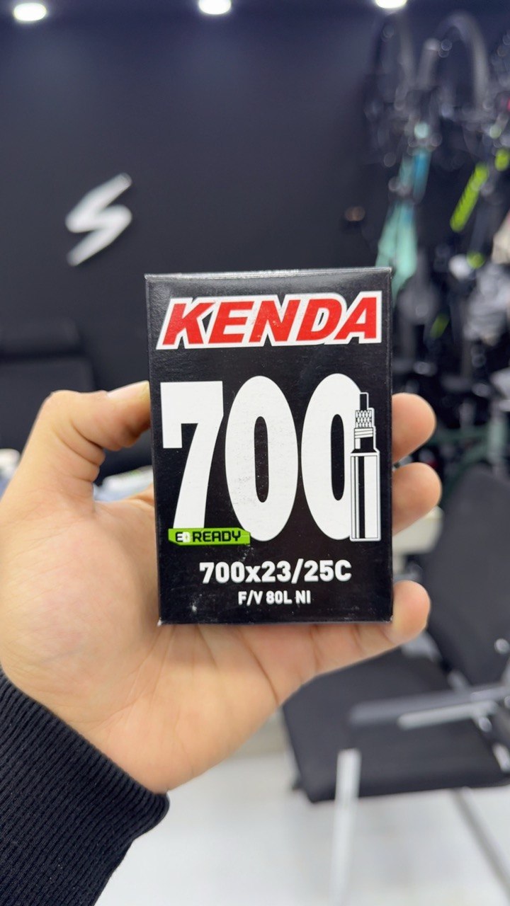 أنبوب داخلي لإطارات الدراجات من KENDA مقاس 700×23/25C مع بلف بريستا (F/V) بطول 80 مم – صُنع في إندونيسيا