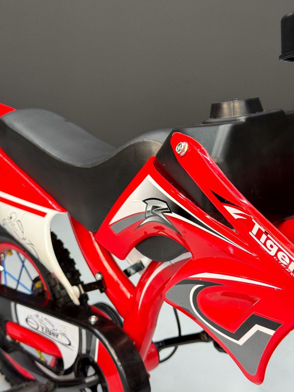 12-Inch Sporty Motorcycle-Style Bicycle for Ages 2-4 Years Red