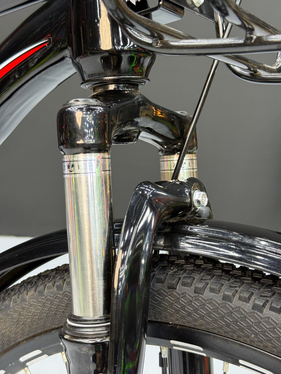 26 Inch Multi-Purpose Bicycle – Disc Brakes – Front Suspension – Front Basket & Rear Carrier – Metal Mudguards – Suitable for 150–180 cm Height Red