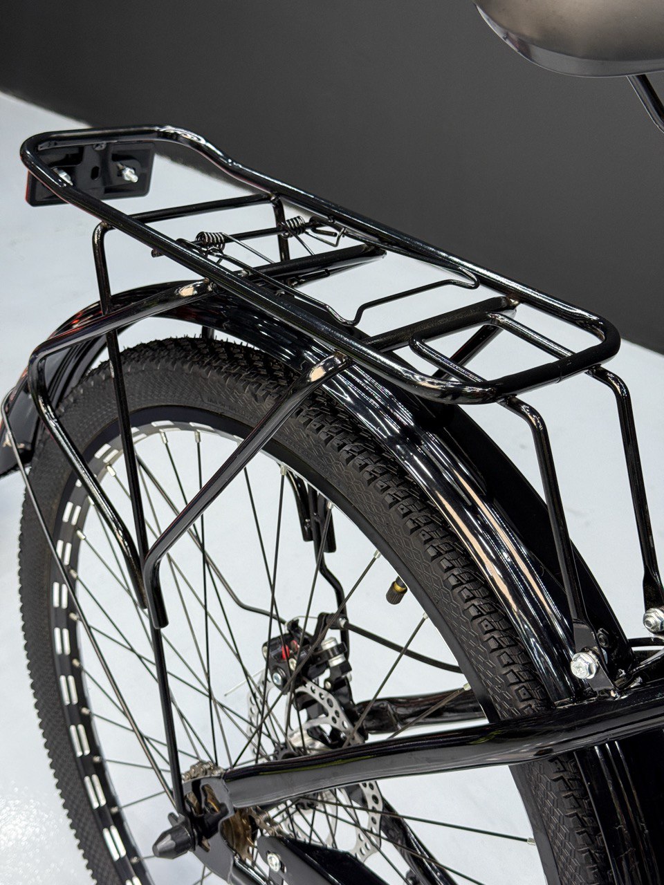 26 Inch Multi-Purpose Bicycle – Disc Brakes – Front Suspension – Front Basket & Rear Carrier – Metal Mudguards – Suitable for 150–180 cm Height Orange