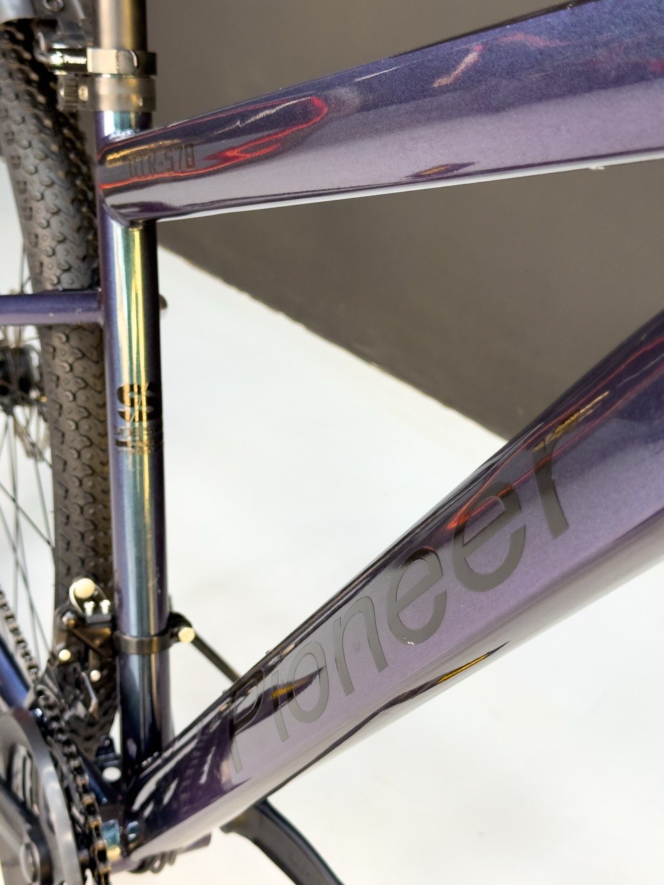 Pioneer 29-inch Bicycle - 21 Speeds - Disc Brakes - Front Suspension - Durable Frame - Internal Cable Routing