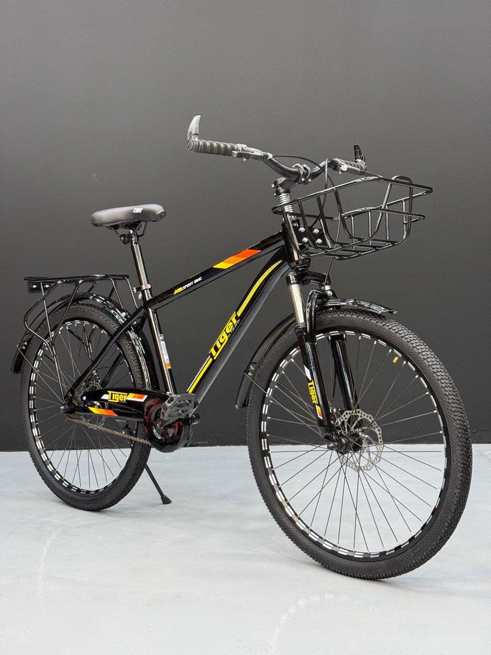 26 Inch Multi-Purpose Bicycle – Disc Brakes – Front Suspension – Front Basket & Rear Carrier – Metal Mudguards – Suitable for 150–180 cm Height Orange