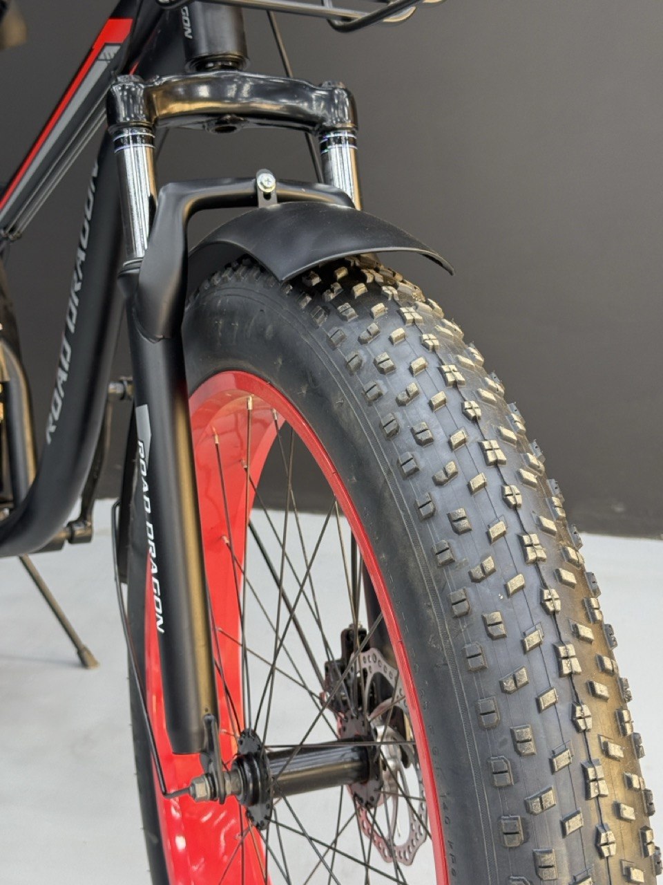 Dragon Tank Bicycle - 26 inch - 21 speed - 4.00 wide tires - disc brakes and front suspension