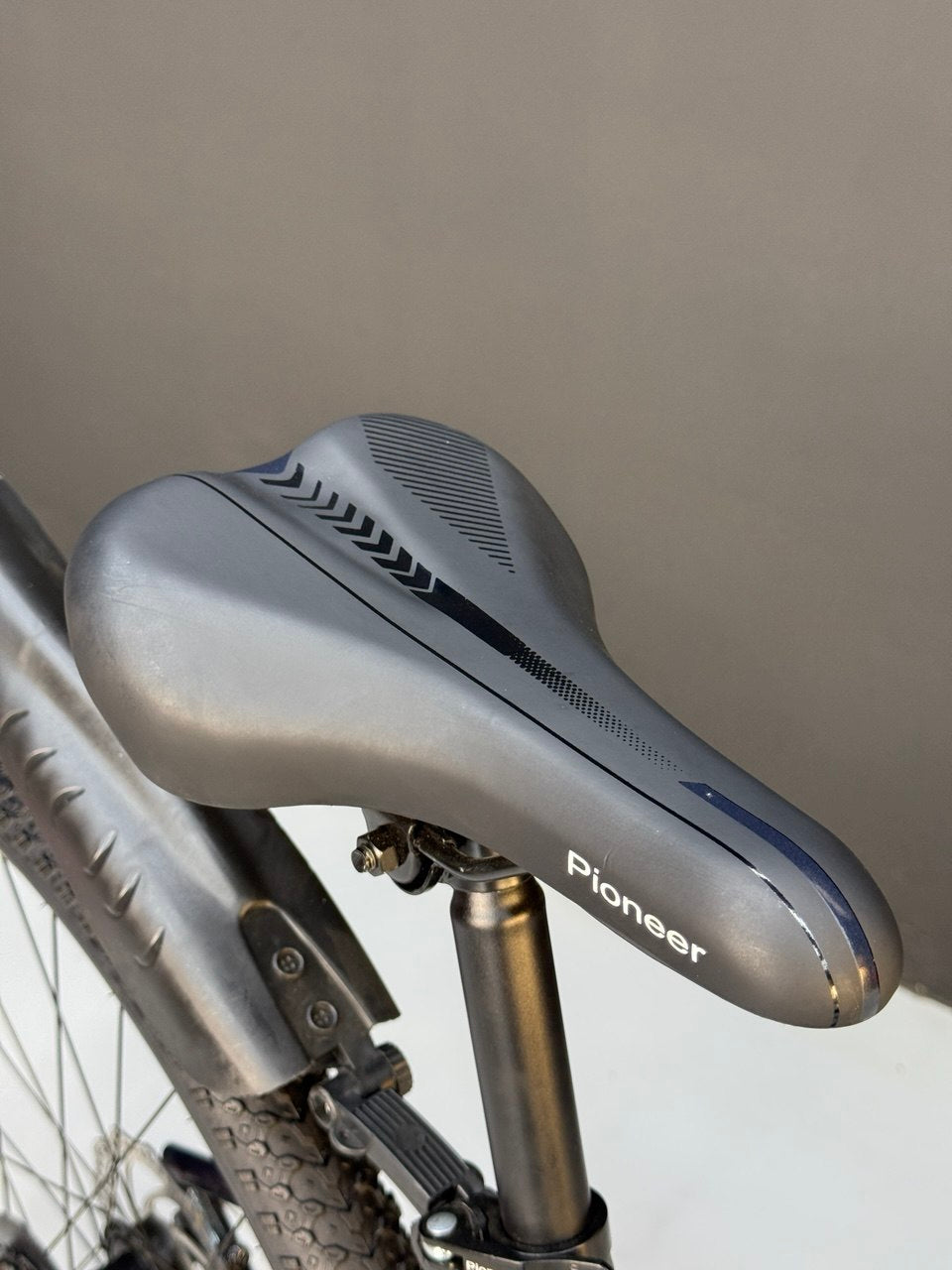 Pioneer 29-inch Bicycle - 21 Speeds - Disc Brakes - Front Suspension - Durable Frame - Internal Cable Routing