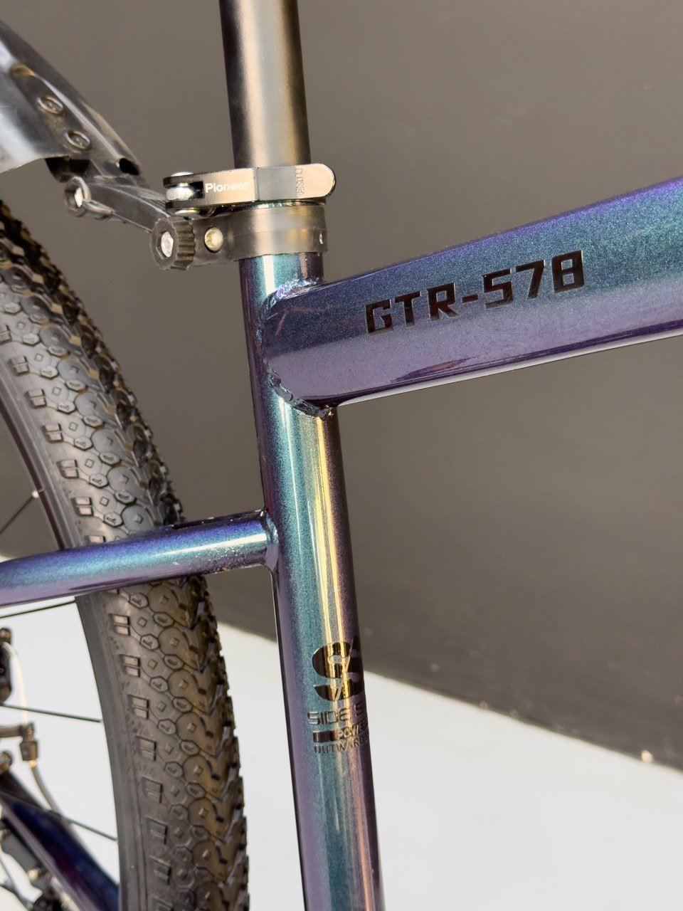 Pioneer 29-inch Bicycle - 21 Speeds - Disc Brakes - Front Suspension - Durable Frame - Internal Cable Routing