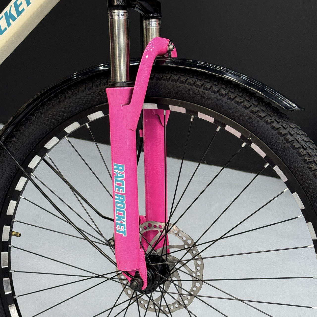 Race Rocket 26" Mountain & City Bike – 21 Speeds, Front Suspension, Disc Brakes – White & Pink (Fits 150cm to 180cm)