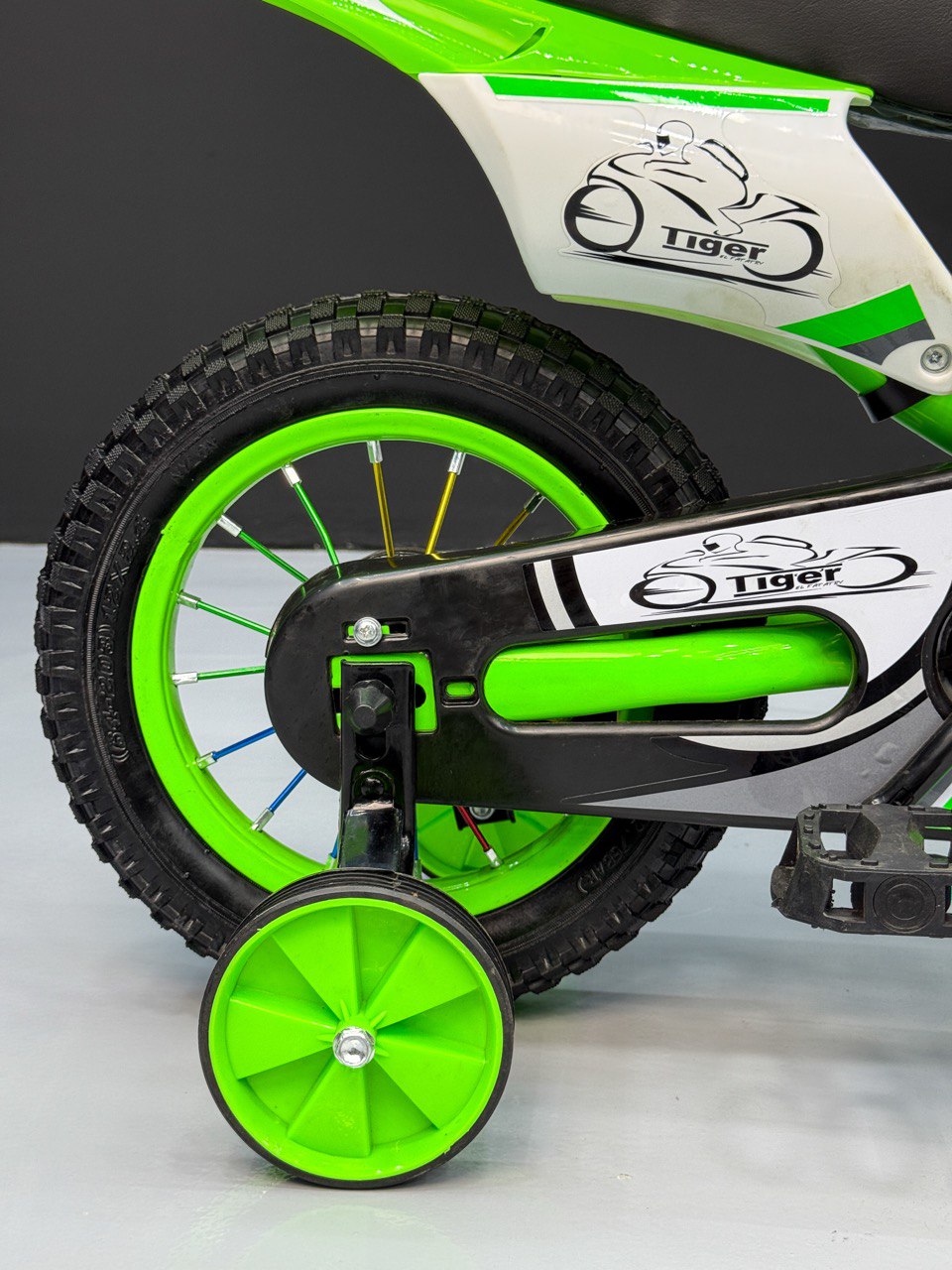 12-Inch Sporty Motorcycle-Style Bicycle for Ages 2-4 Years Green