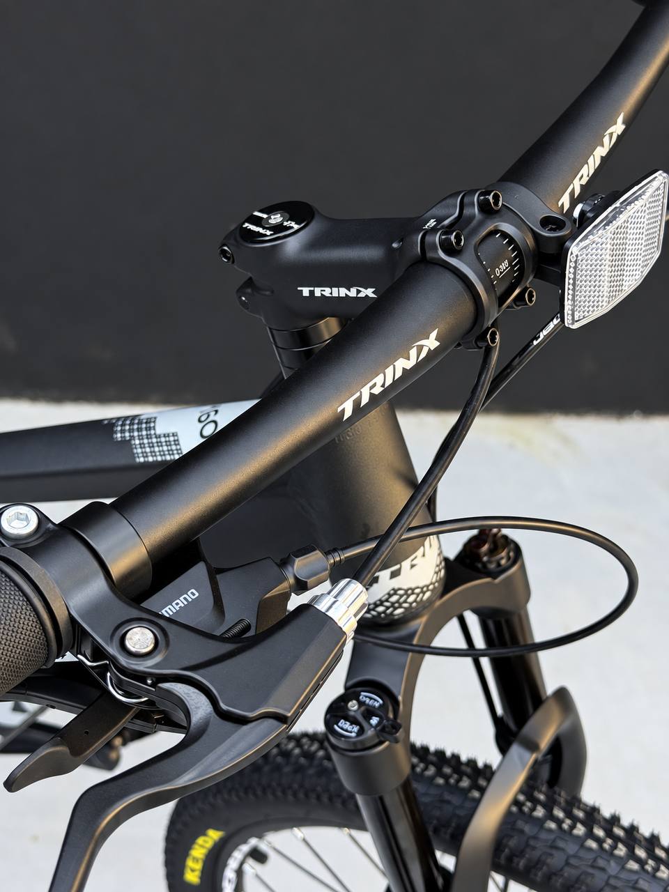 Trinx M600 Pro 29-Inch Mountain Bike – 8 Speed – Disc Brakes – Lockable Suspension