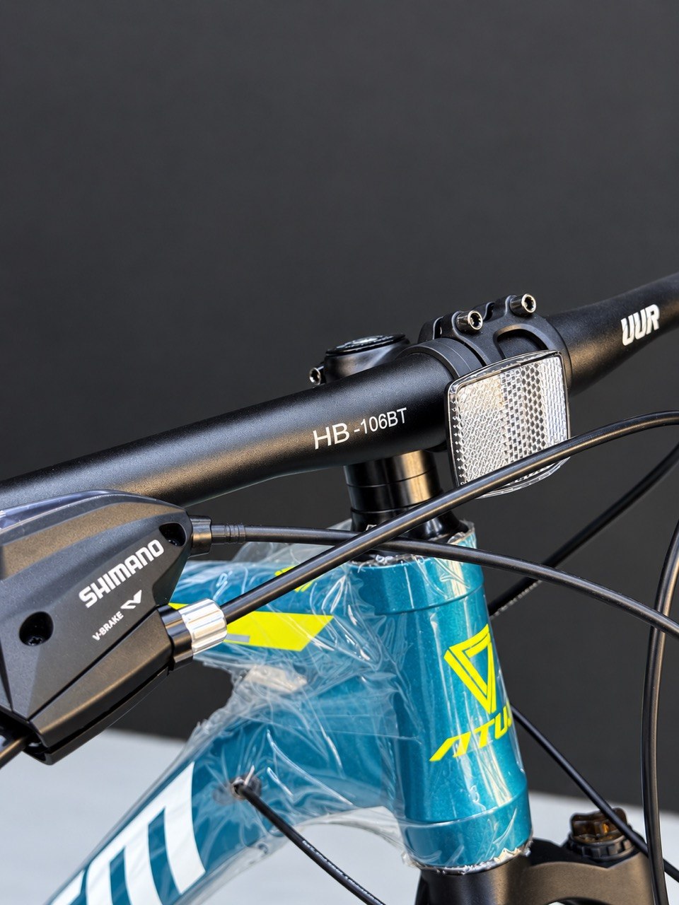 Professional 29” Mountain Bike – Alloy 6061 Frame, Shimano 24-Speed, Tektro Hydraulic Brakes