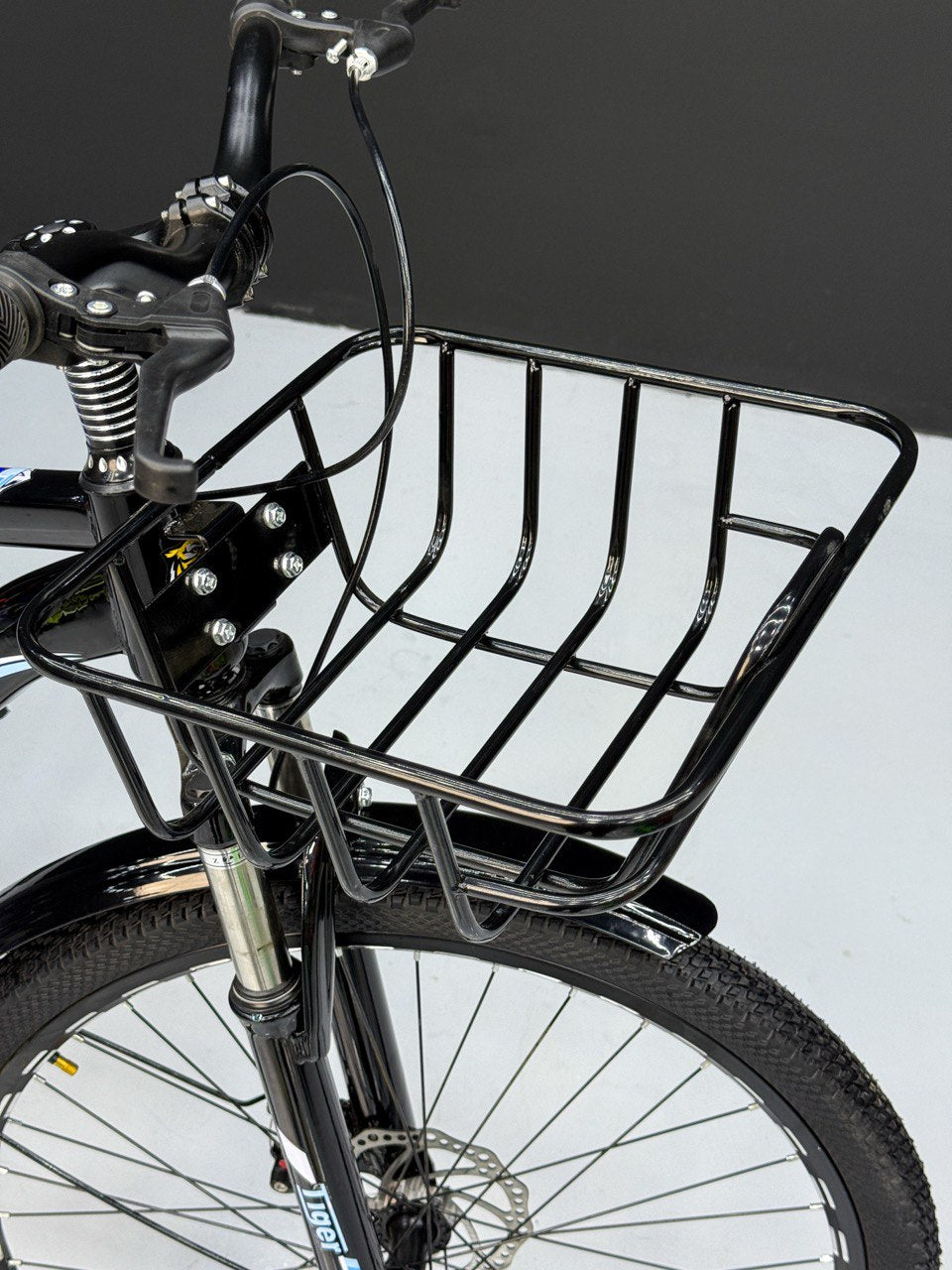 26 Inch Multi-Purpose Bicycle – Disc Brakes – Front Suspension – Front Basket & Rear Carrier – Metal Mudguards – Suitable for 150–180 cm Height Blue