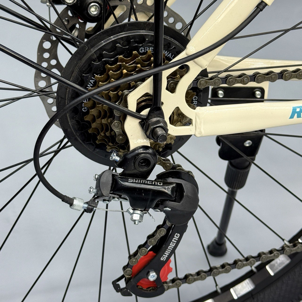 Race Rocket 26" Mountain & City Bike – 21 Speeds, Front Suspension, Disc Brakes – White & Pink (Fits 150cm to 180cm)