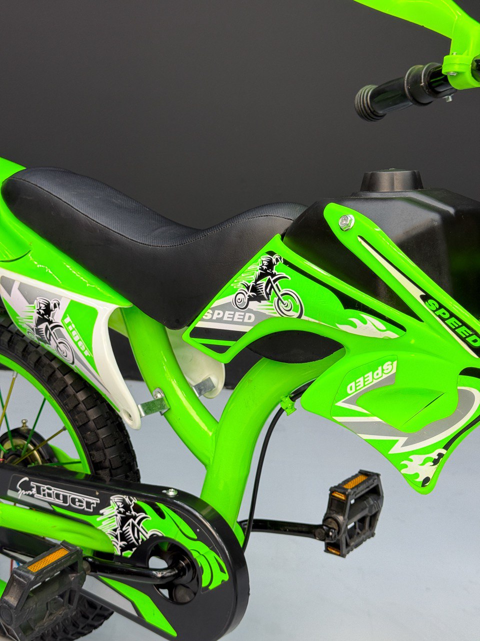 16-Inch Sporty Motorcycle-Style Bicycle for Ages 4-6 Years GREEN