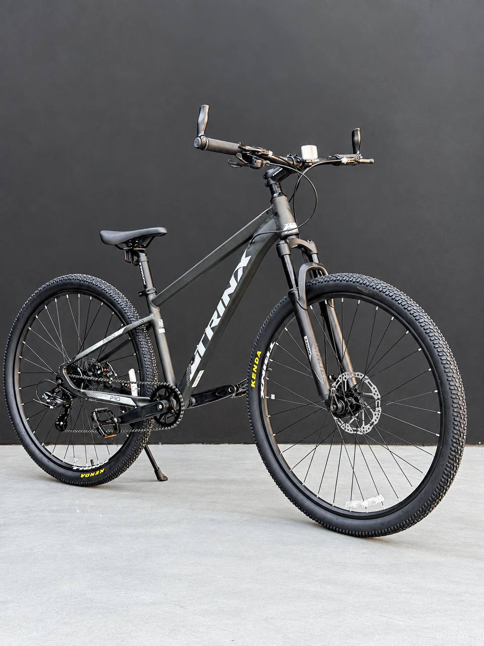 Trinx M600 Pro 29-Inch Mountain Bike – 8 Speed – Disc Brakes – Lockable Suspension