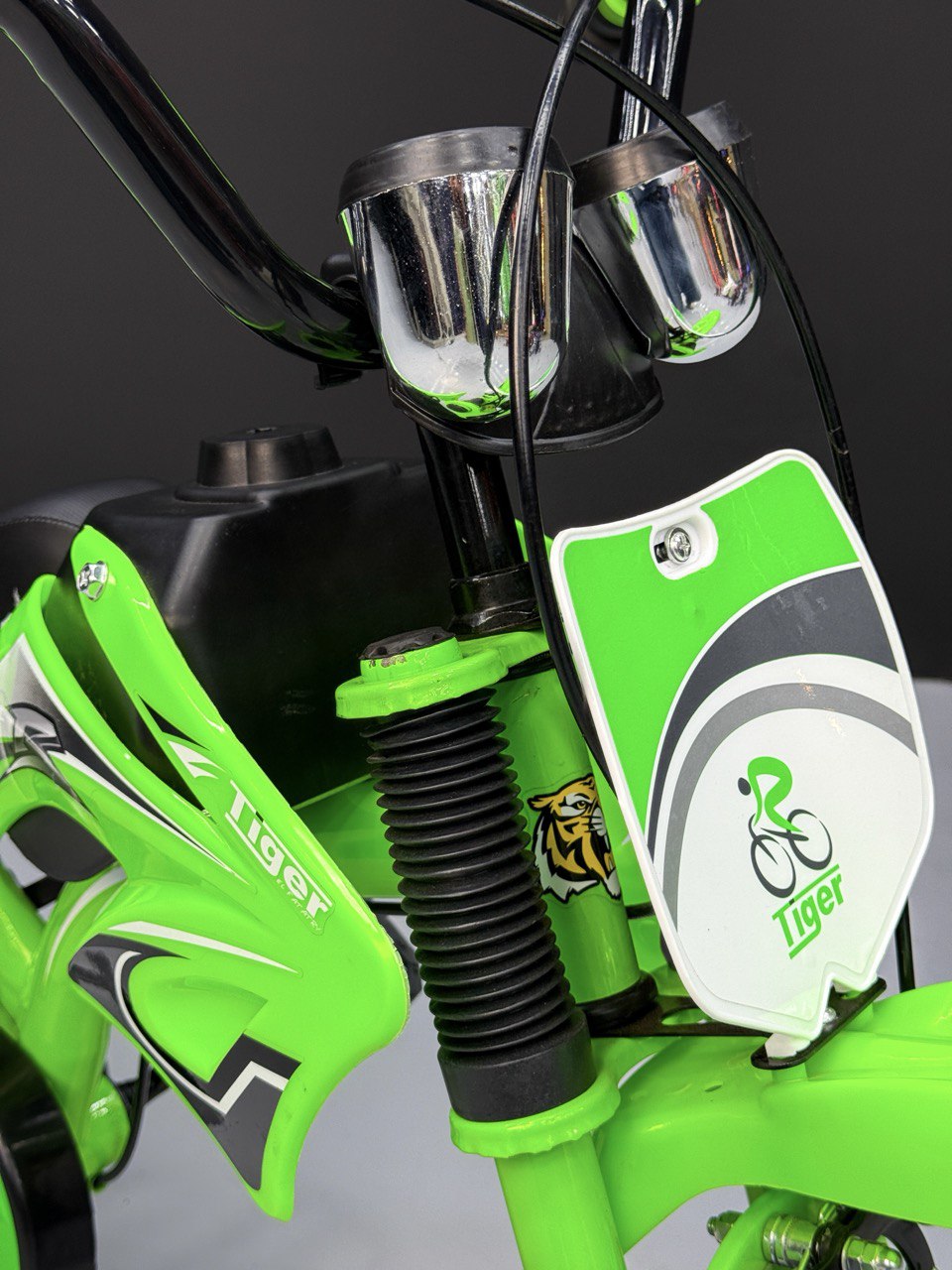 12-Inch Sporty Motorcycle-Style Bicycle for Ages 2-4 Years Green